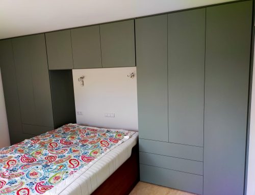Maatwerkkast om een bed